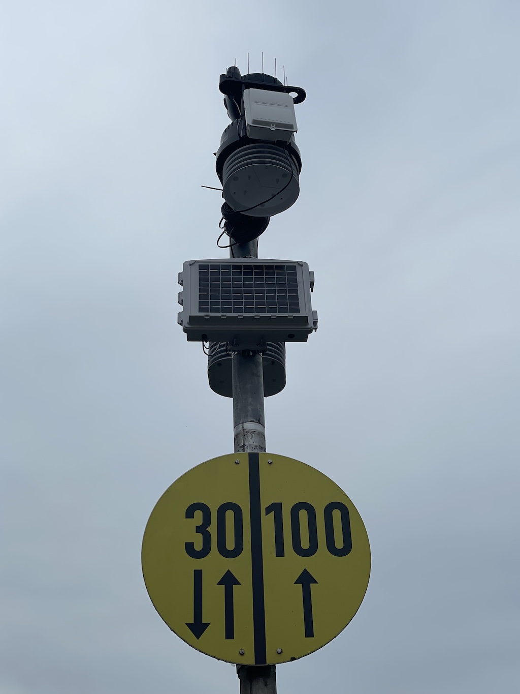 Wetterstation an der Brücke in Schwarzach